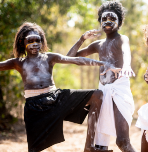 Young Balkarranga clan members ready to perform.