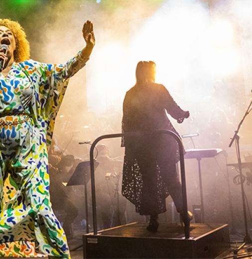 Synthony concert, Melbourne, 2021. Image courtesty of Duco Events. Woman singing.