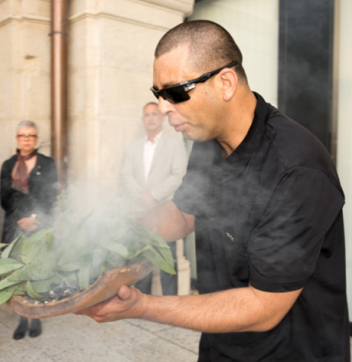 Smoking ceremony with Michael Douglas, Wotjobaluk Nation. Photo: Austrian Academy of Sciences/Bill Lorenz.